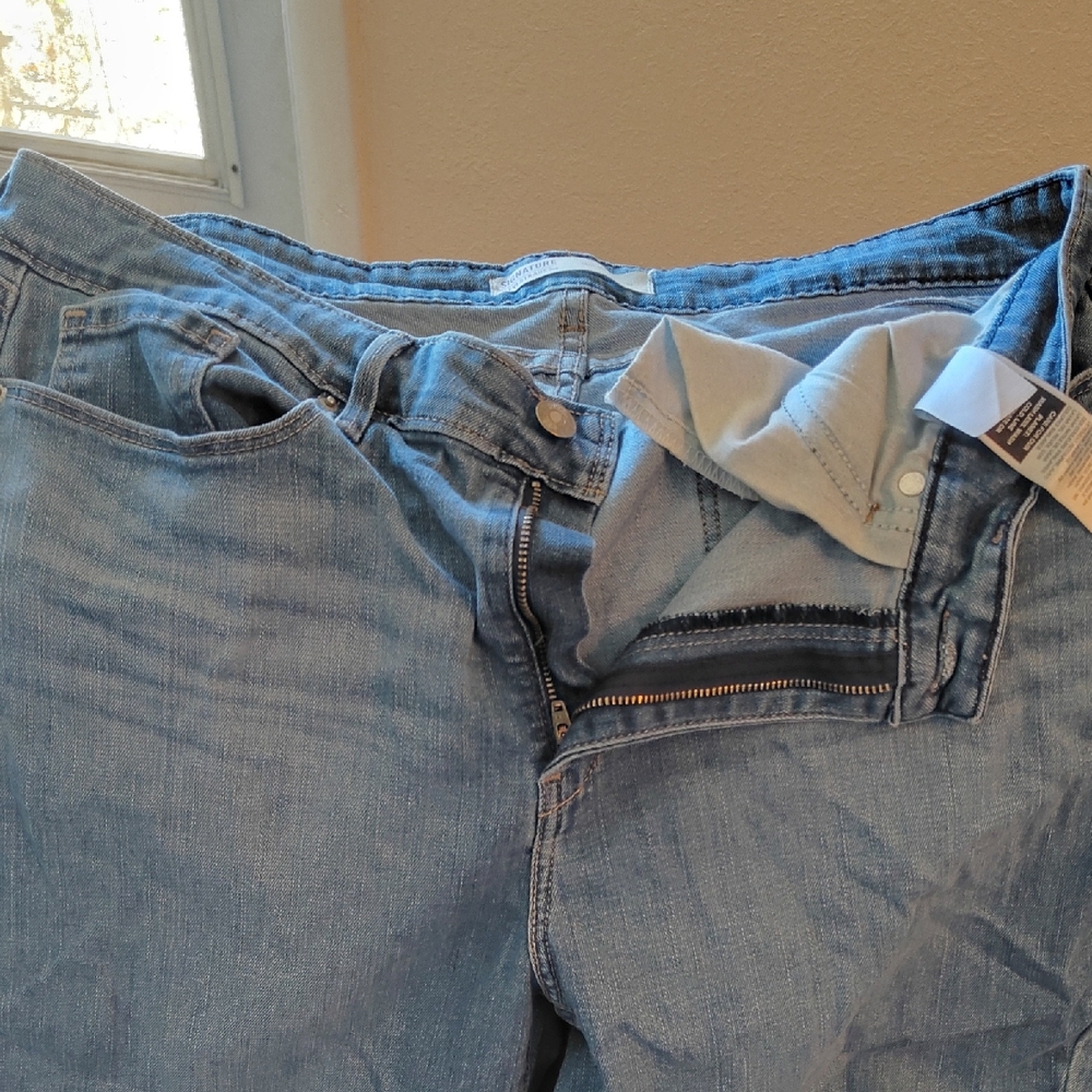 Signature by Levi Strauss Light Blue Cropped Jeans